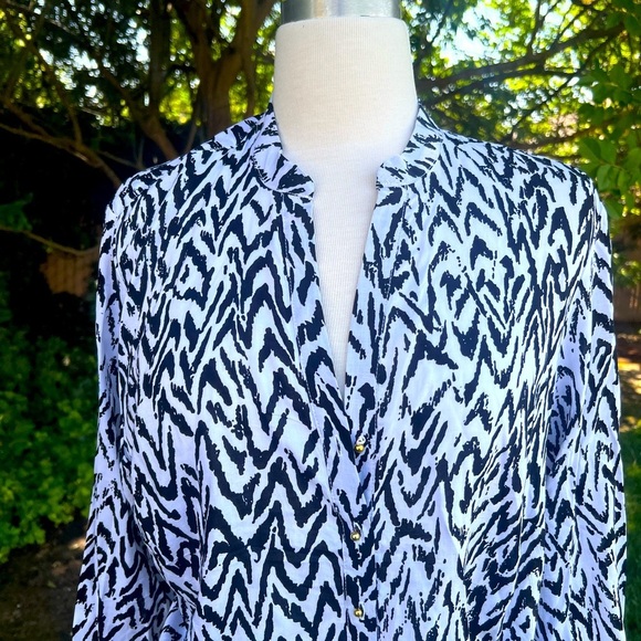 Philosophy Black & White Blouse with Mandarin Collar - Picture 4 of 7